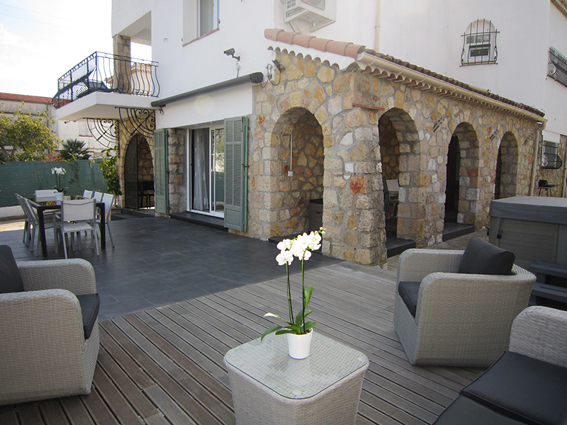 Terrace and outdoor dining